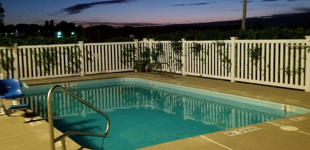 fairbridge inn and suites batavia darien amusement park