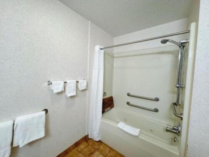 fairbridge inn and suites batavia darien amusement park