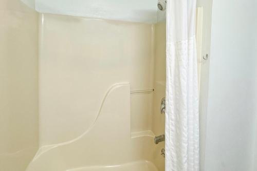 fairbridge inn and suites batavia darien amusement park