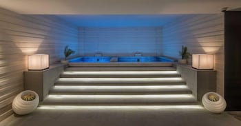 aber al takhassusi hotel