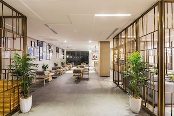 aber al takhassusi hotel