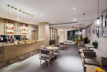 aber al takhassusi hotel