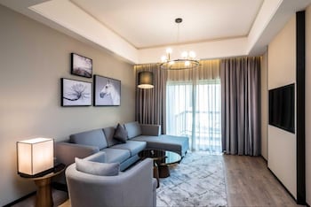 aber al takhassusi hotel