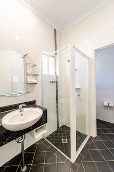 parkes international motor inn