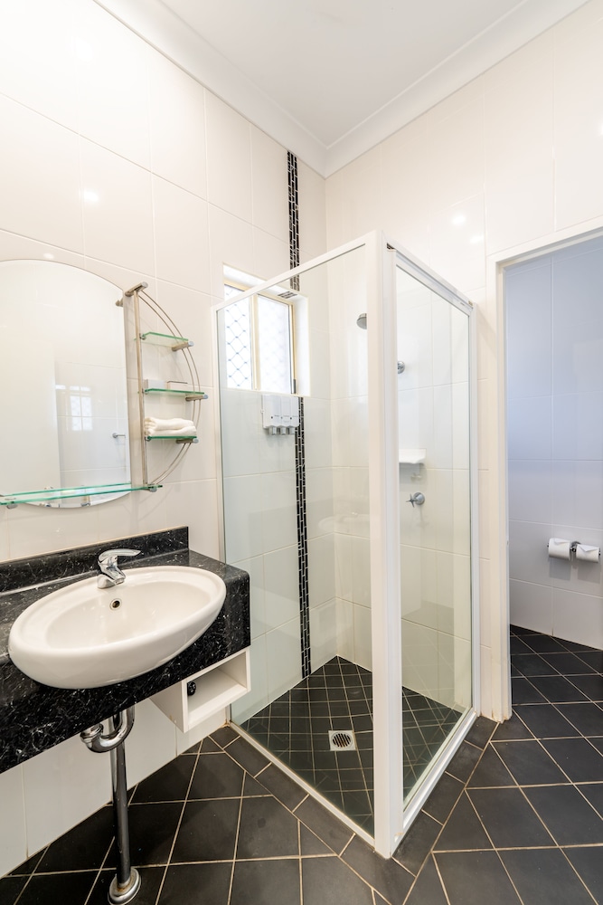 parkes international motor inn
