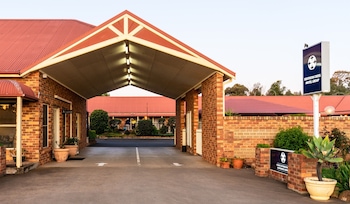 parkes international motor inn