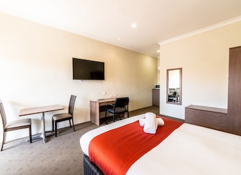 parkes international motor inn