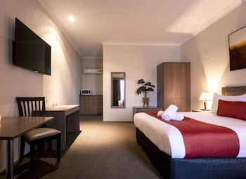 parkes international motor inn