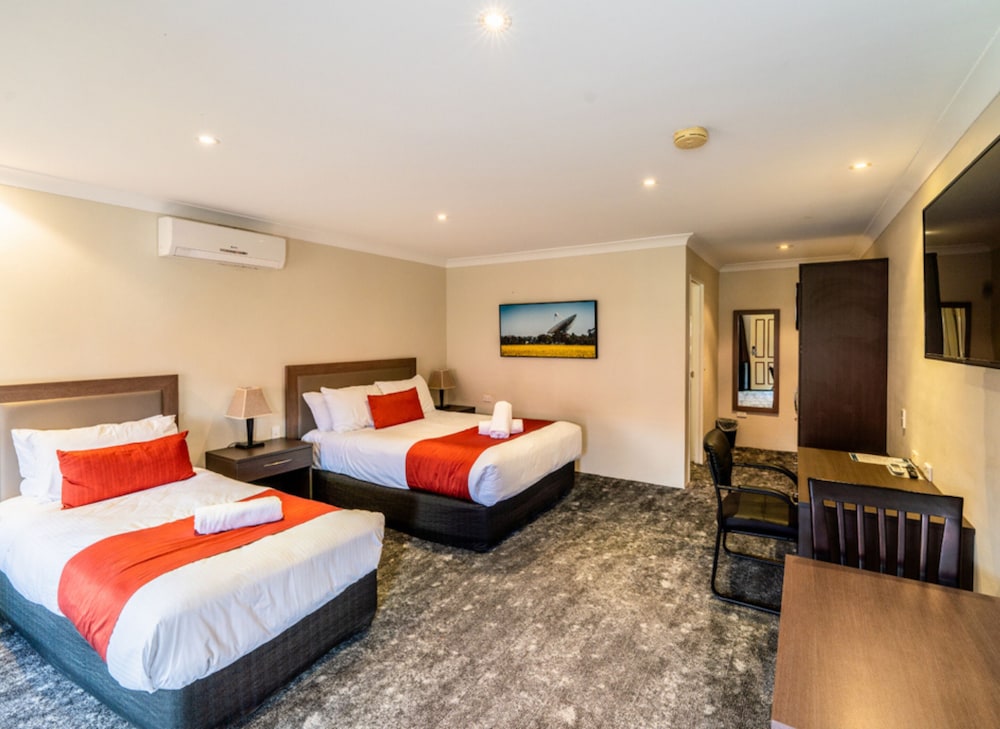 parkes international motor inn