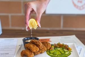 parkes international motor inn