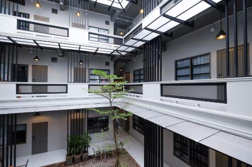 sailomyen cafe and hostel