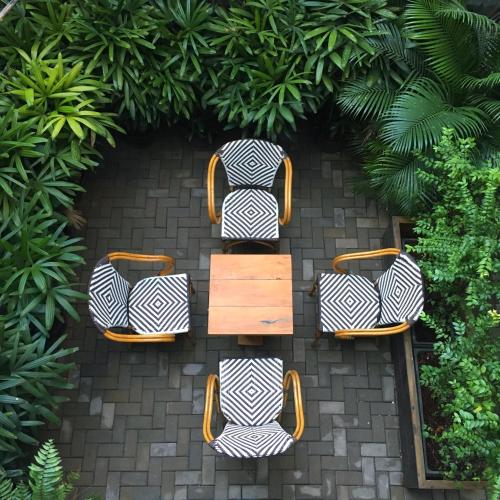 sailomyen cafe and hostel