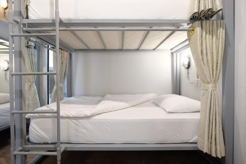 sailomyen cafe and hostel