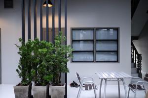 sailomyen cafe and hostel