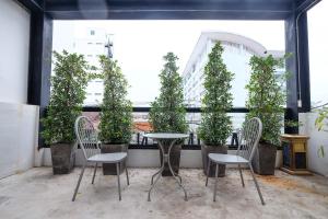 sailomyen cafe and hostel