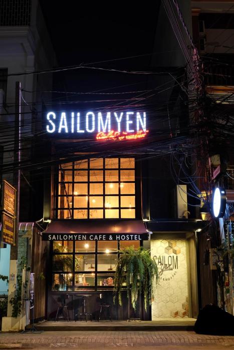 sailomyen cafe and hostel