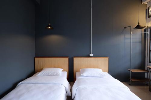 sailomyen cafe and hostel