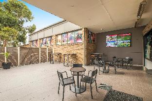 Nightcap At Coolaroo Hotel,,3.5 star