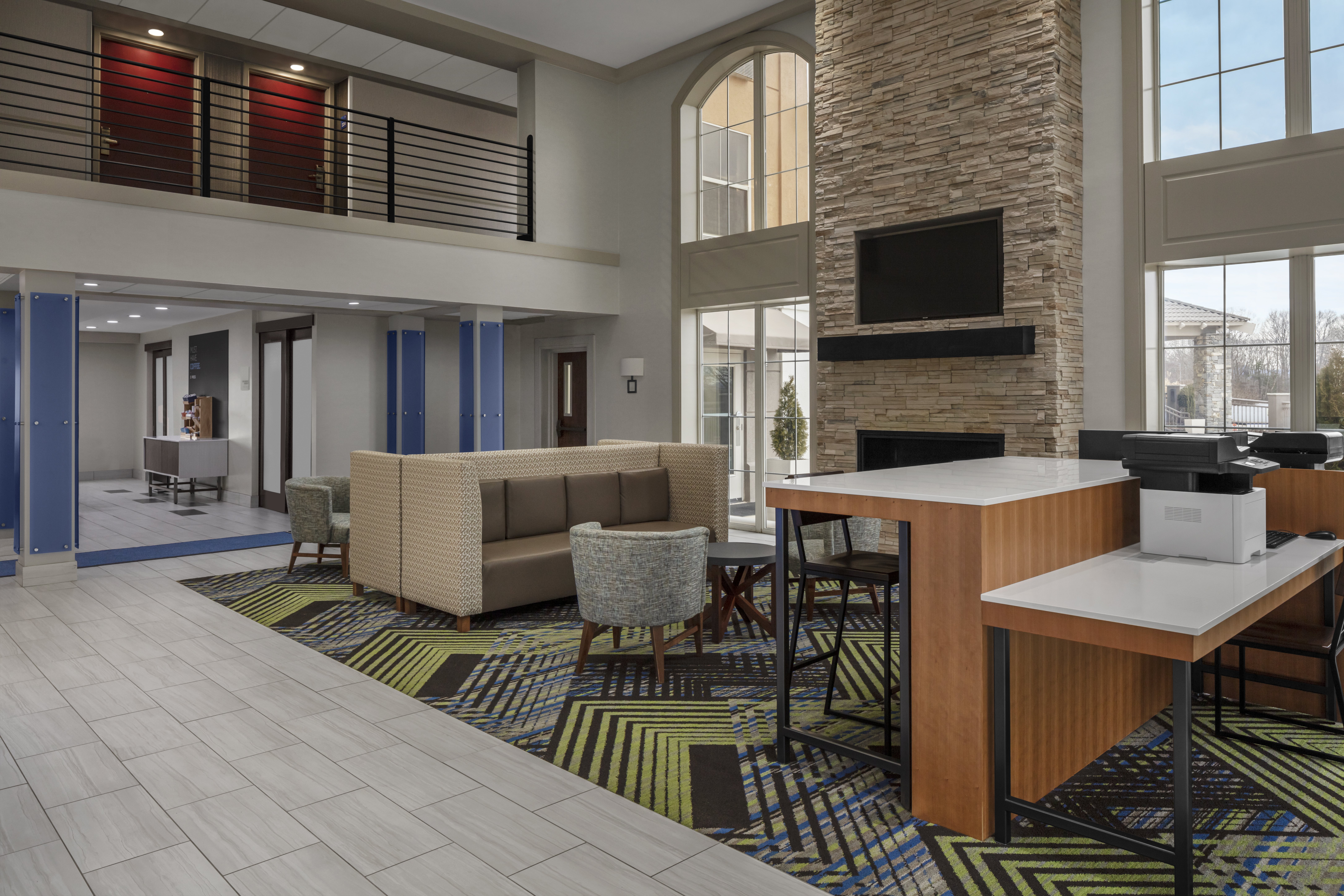 hol inn exp asheville sw outlet ctr area