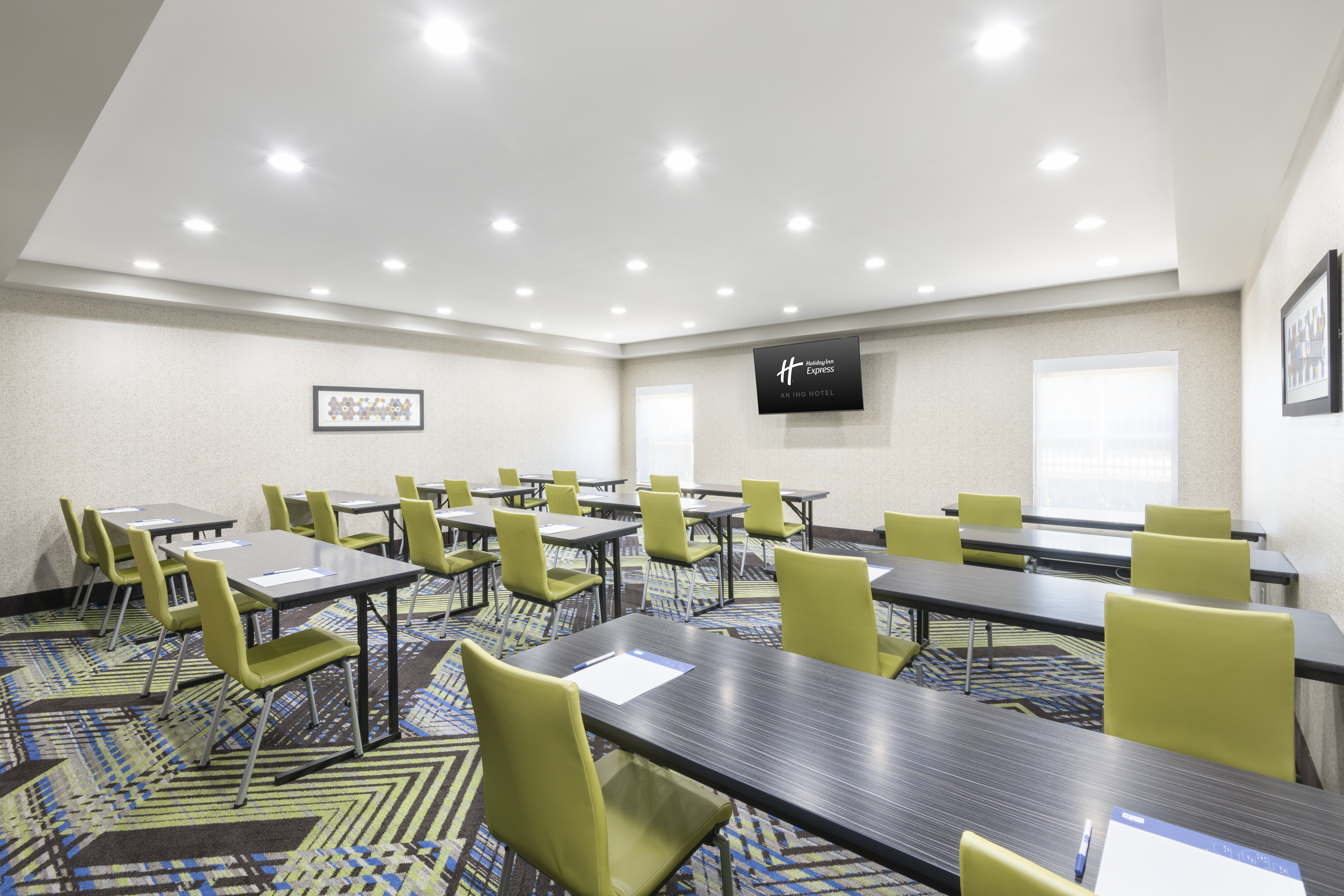 hol inn exp asheville sw outlet ctr area