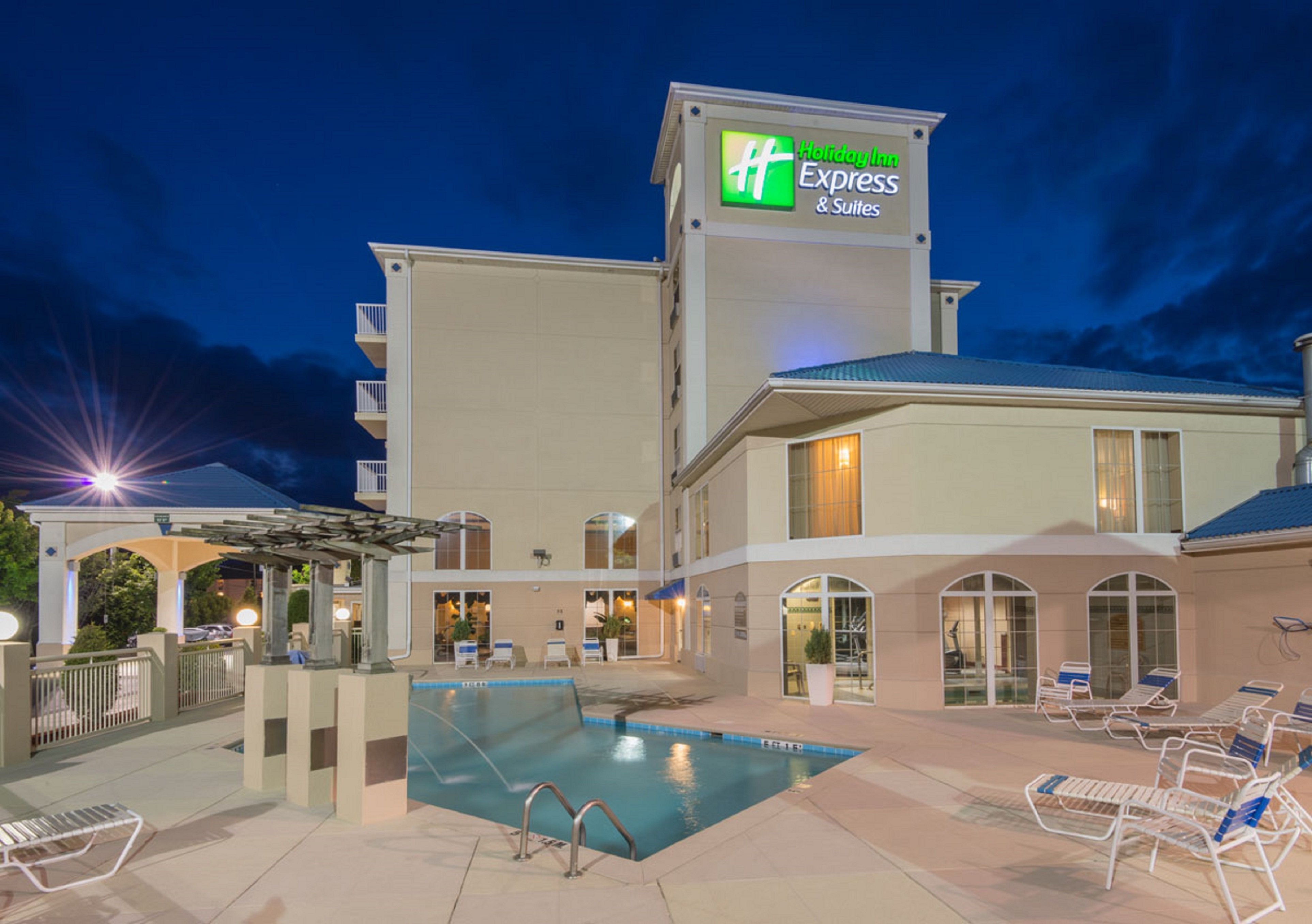 hol inn exp asheville sw outlet ctr area