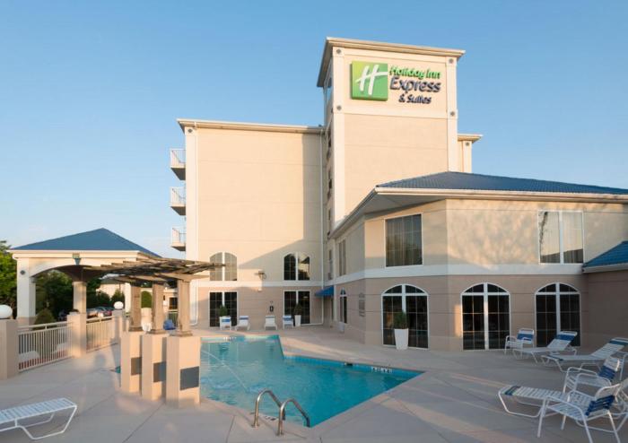 hol inn exp asheville sw outlet ctr area
