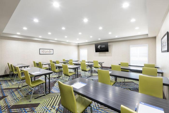 hol inn exp asheville sw outlet ctr area