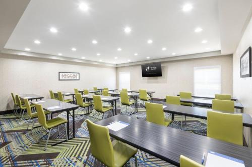 hol inn exp asheville sw outlet ctr area