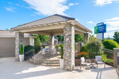 hol inn exp asheville sw outlet ctr area