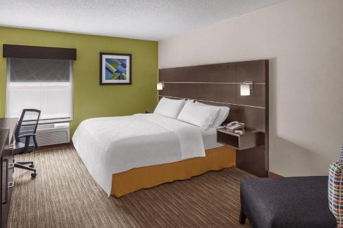 hol inn exp asheville sw outlet ctr area