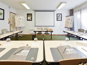 hotel campanile aix en provence est meyreuil