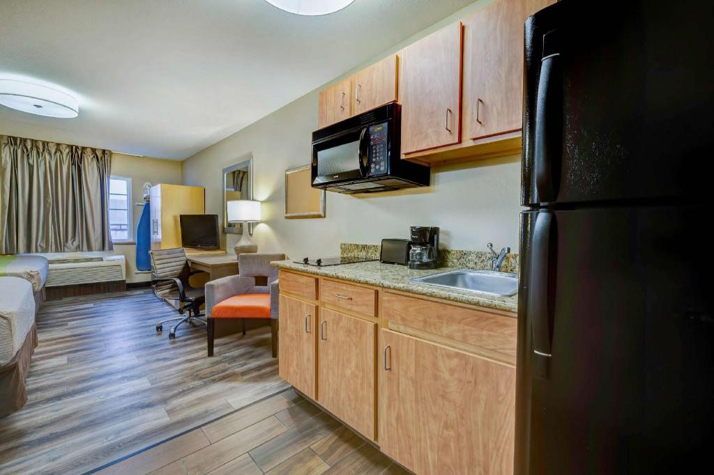 studio 6 lenexa ks overland park