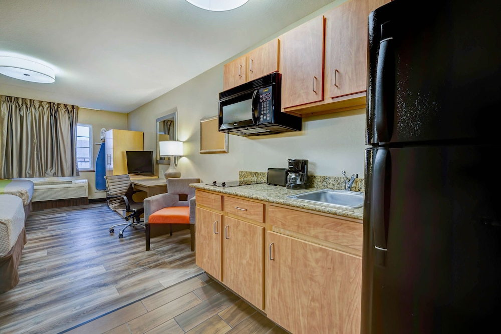 studio 6 lenexa ks overland park