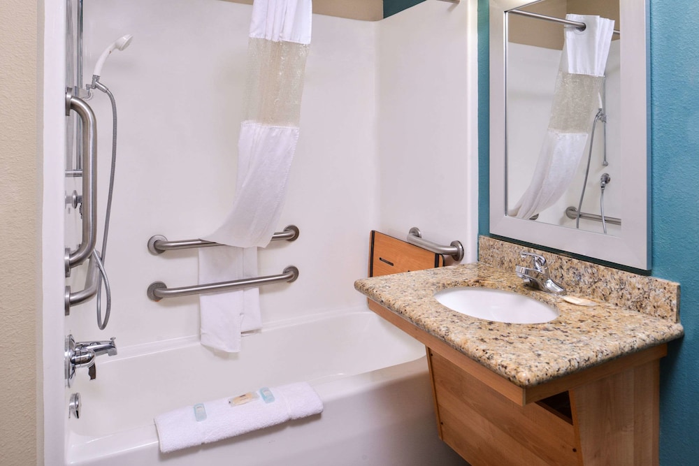 studio 6 lenexa ks overland park