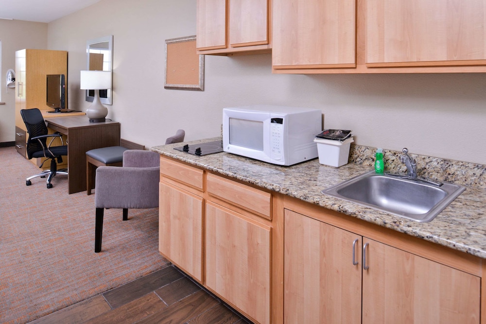 studio 6 lenexa ks overland park