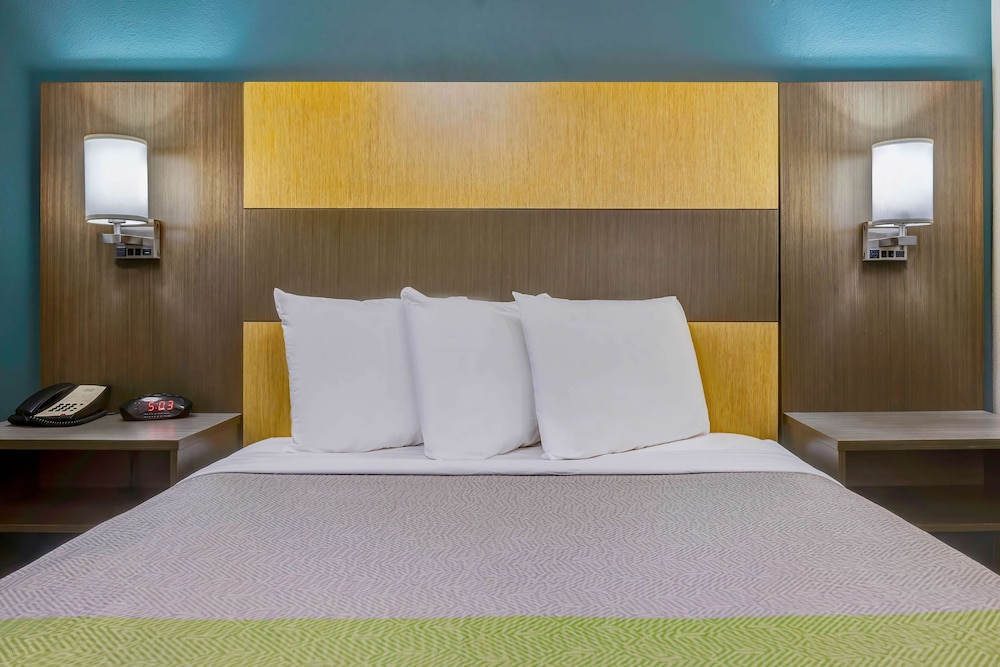 studio 6 lenexa ks overland park