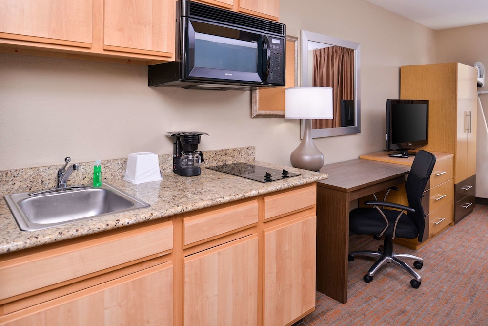 studio 6 lenexa ks overland park