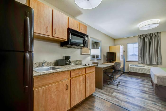 studio 6 lenexa ks overland park