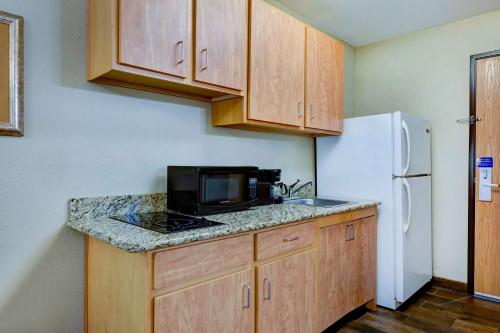 studio 6 lenexa ks overland park