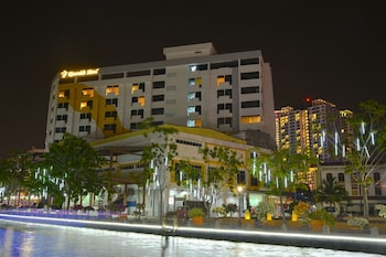 tf riverside hotel