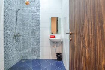 reddoorz near surabaya zoo