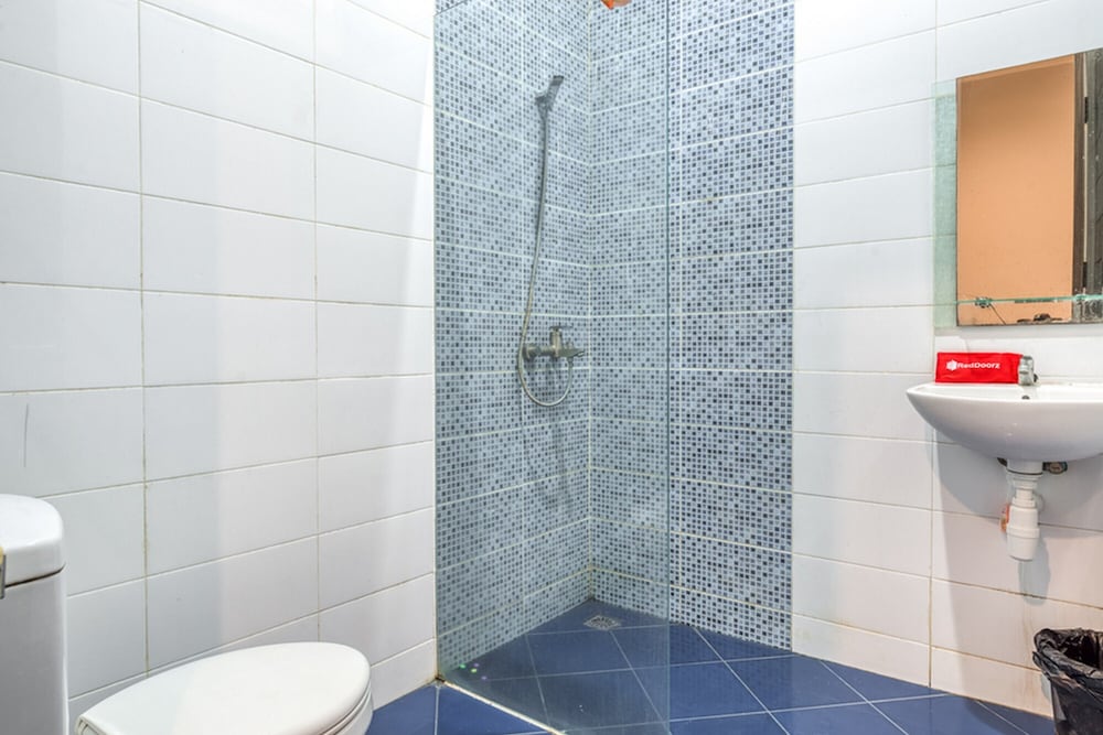 reddoorz near surabaya zoo