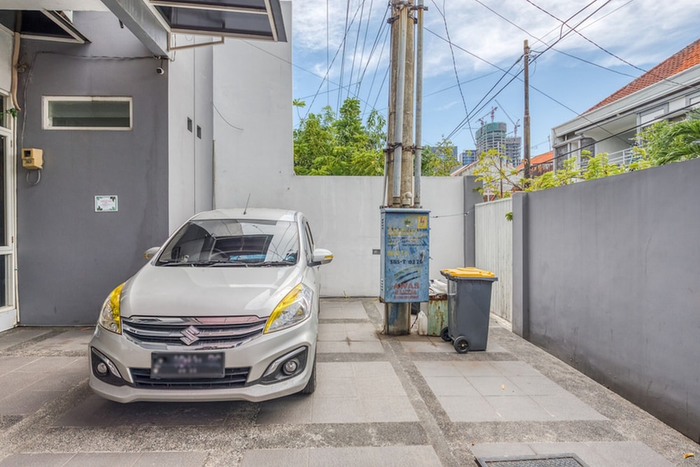 reddoorz near surabaya zoo