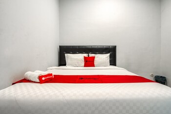 reddoorz near surabaya zoo