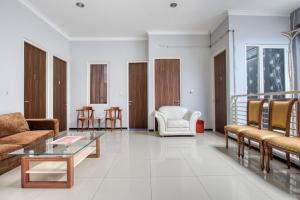 reddoorz near surabaya zoo