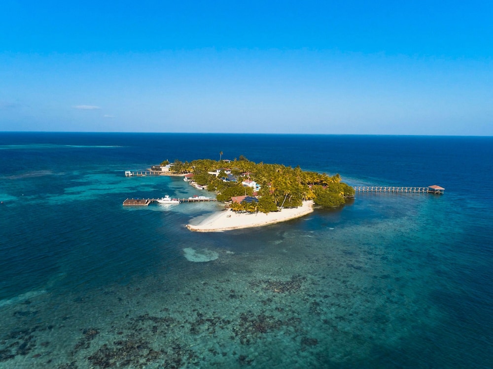 hatchet caye resort