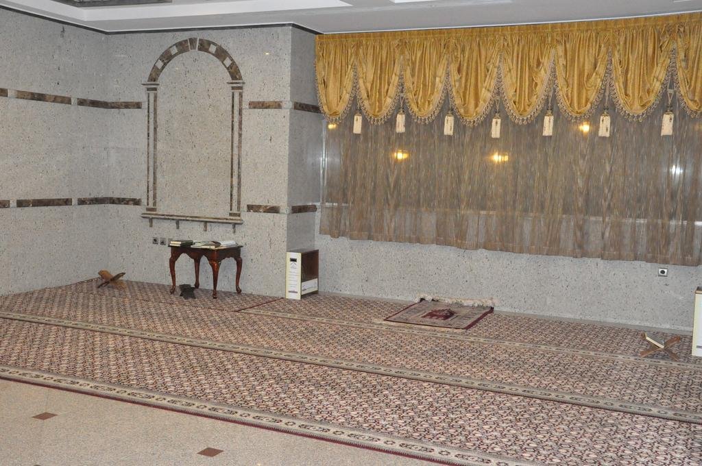 al refa al aziziyah hotel