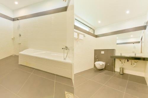 Super Townhouse Edassery Blue Bells,Angamali>>Alwaye,3 star