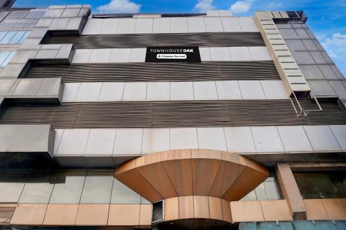 Super Townhouse Oak Jm Road Formerly Krishna Presidency,Shivajinagar>>Pune,4 star