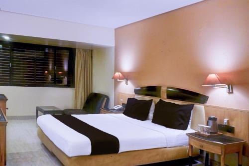 Super Townhouse Oak Jm Road Formerly Krishna Presidency,Shivajinagar>>Pune,4 star